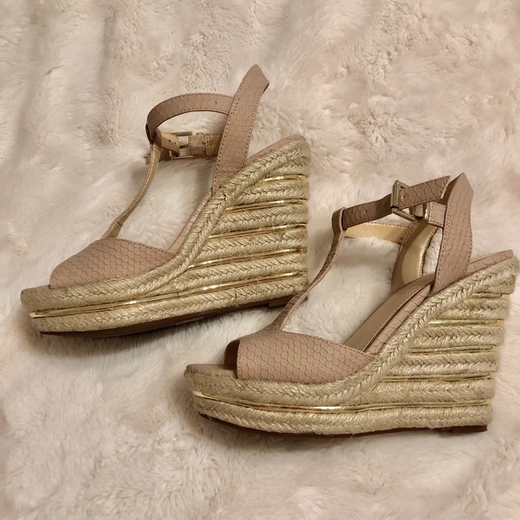 Jessica Simpson beige/ nude wedges - Picture 1 of 3